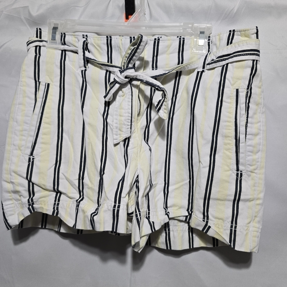 Loft outlet yellow navy blue striped shorts size 6